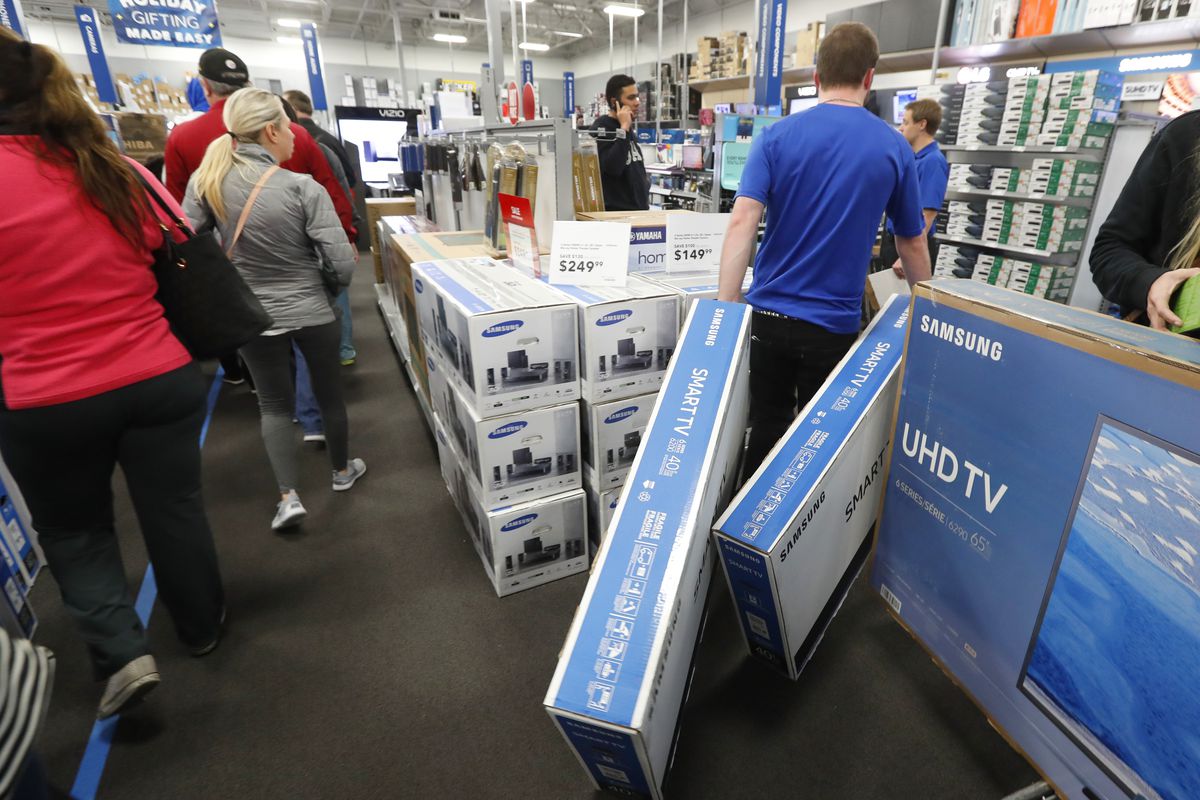 Holiday Shoppers Get An Early Start On Thanksgiving Day