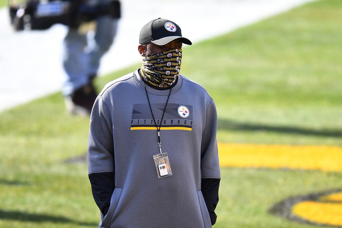 Head coach Mike Tomlin of the Pittsburgh Steelers looks on prior to the game against the Indianapolis Colts at Heinz Field on December 27, 2020 in Pittsburgh, Pennsylvania.