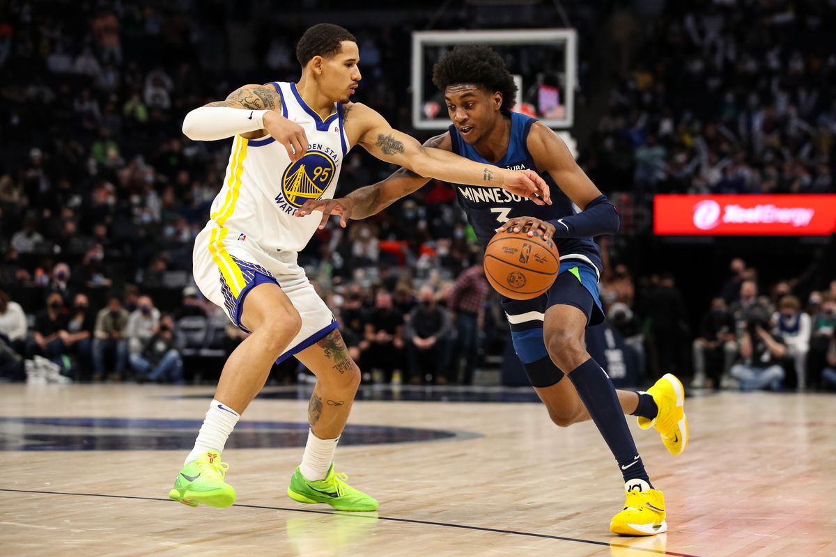 Jaden McDaniels #3 of the Minnesota Timberwolves drives to the basket while Juan Toscano-Anderson #95 of the Golden State Warriors defends in the fourth quarter of the game at Target Center on January 16, 2022 in Minneapolis, Minnesota.