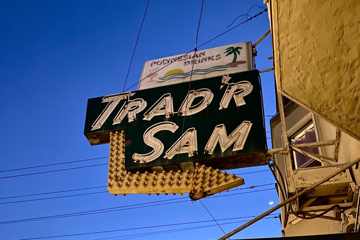 A sign that reads “Trad’r Sam.”
