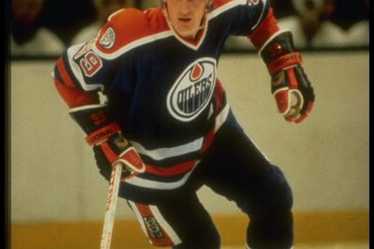 Wayne Gretzky heads up ice. Mandatory Credit: ALLSPORT USA /Allsport

via <a href="http://cdn.picapp.com/ftp/Images/8/e/9/2/Wayne_Gretzky_0c54.jpg?adImageId=12493755&imageId=4531039">cdn.picapp.com</a>