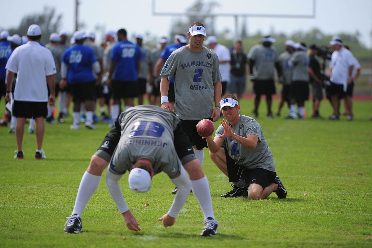 Brian Jennings practicing a snap at a Pro Bowl practice.