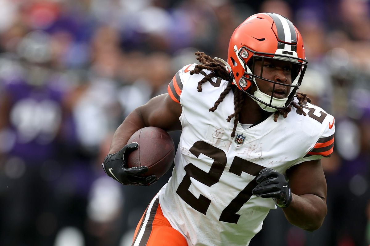 Running back Kareem Hunt #27 of the Cleveland Browns runs with the ball against the Baltimore Ravens at M&amp;T Bank Stadium on October 23, 2022 in Baltimore, Maryland.
