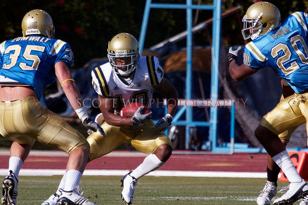 <i>Photo Credit: </i><a href="http://www.scottwuphotography.com/Sports/UCLA-Sports/110423-UCLA-Football-Spring/16745620_sgM2cz" target="_blank"><i>Scott Wu</i></a>