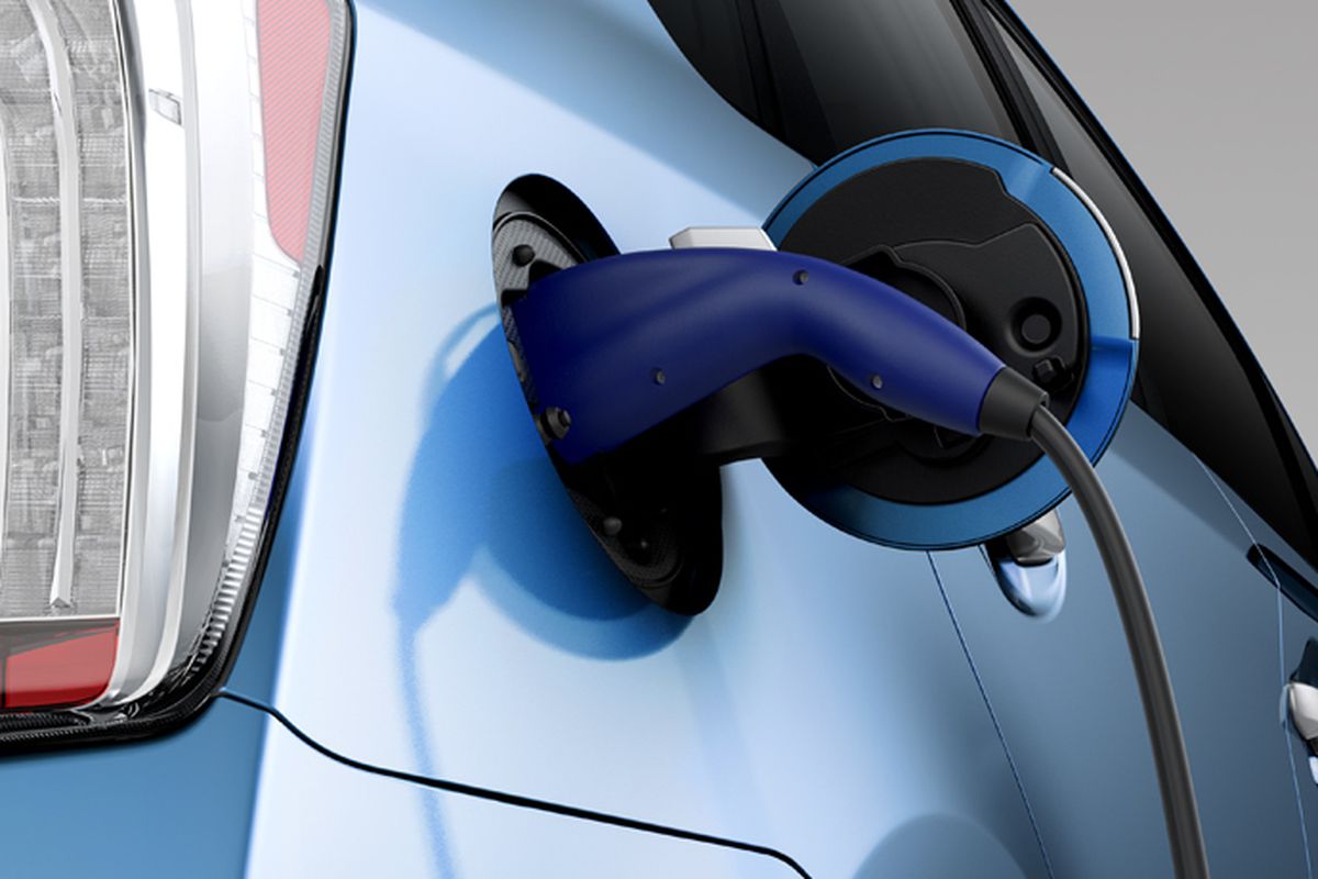 Toyota Prius Plug-in charging