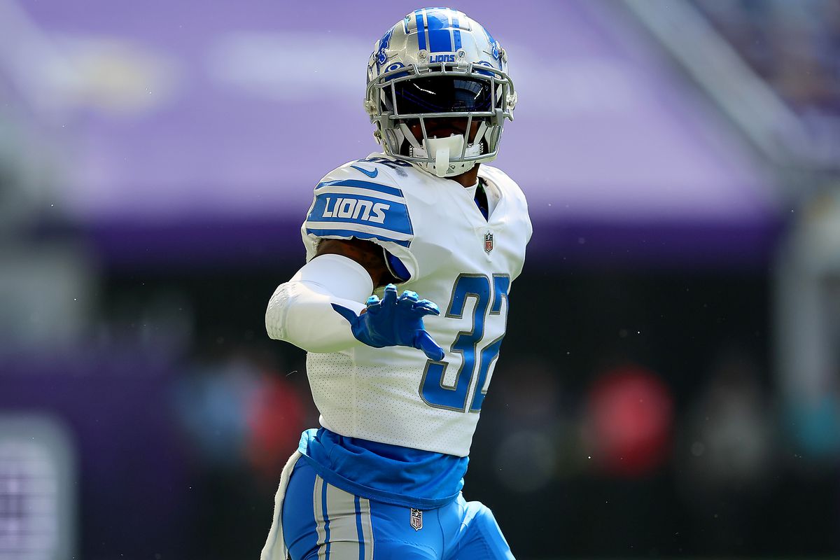 D’Andre Swift #32 of the Detroit Lions gestures during the second half of the game against the Minnesota Vikings at U.S. Bank Stadium on September 25, 2022 in Minneapolis, Minnesota.