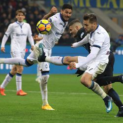 Mauro Emanuel Icardi of FC Internazionale Milano (C) scores his second goal during the Serie A match between FC Internazionale and Atalanta BC at Stadio Giuseppe Meazza on November 19, 2017 in Milan, Italy.