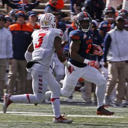 UTSA running back Jarveon Williams, right, picks up a first down as he sprints past New Mexico cornerback Nias Martin during the first half of the New Mexico Bowl NCAA college football game in Albuquerque, N.M., Saturday, Dec. 17, 2016. 