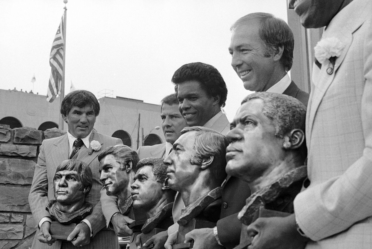 Inductees to the Football Hall of Fame
