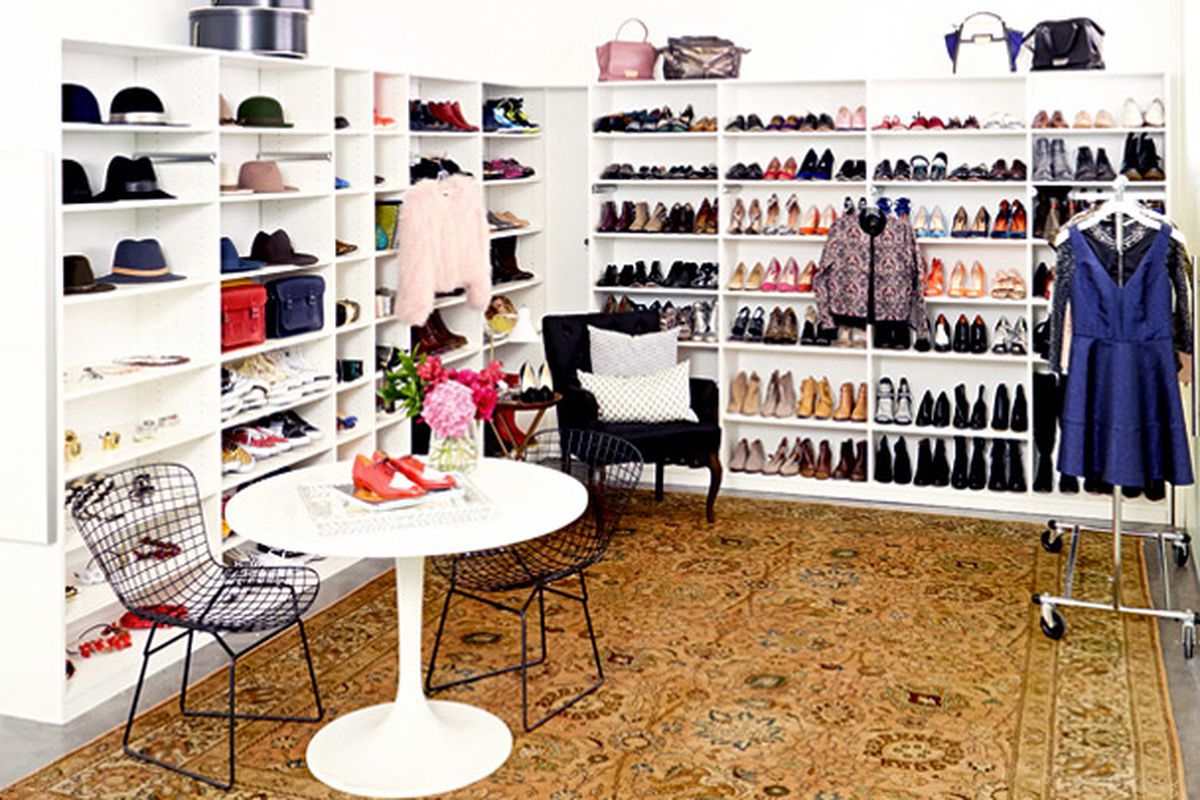 Image via <a href="http://www.domainehome.com/who-what-wears-fashion-closet-makeover-before-after/">Domaine</a>