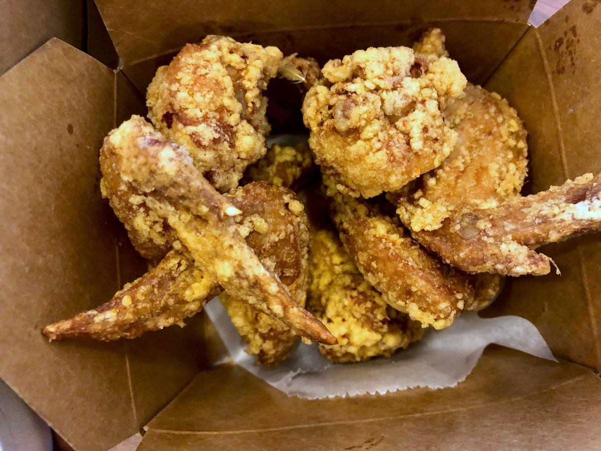 A box full of gluten free fried chicken wings from Tenkatori in West LA.