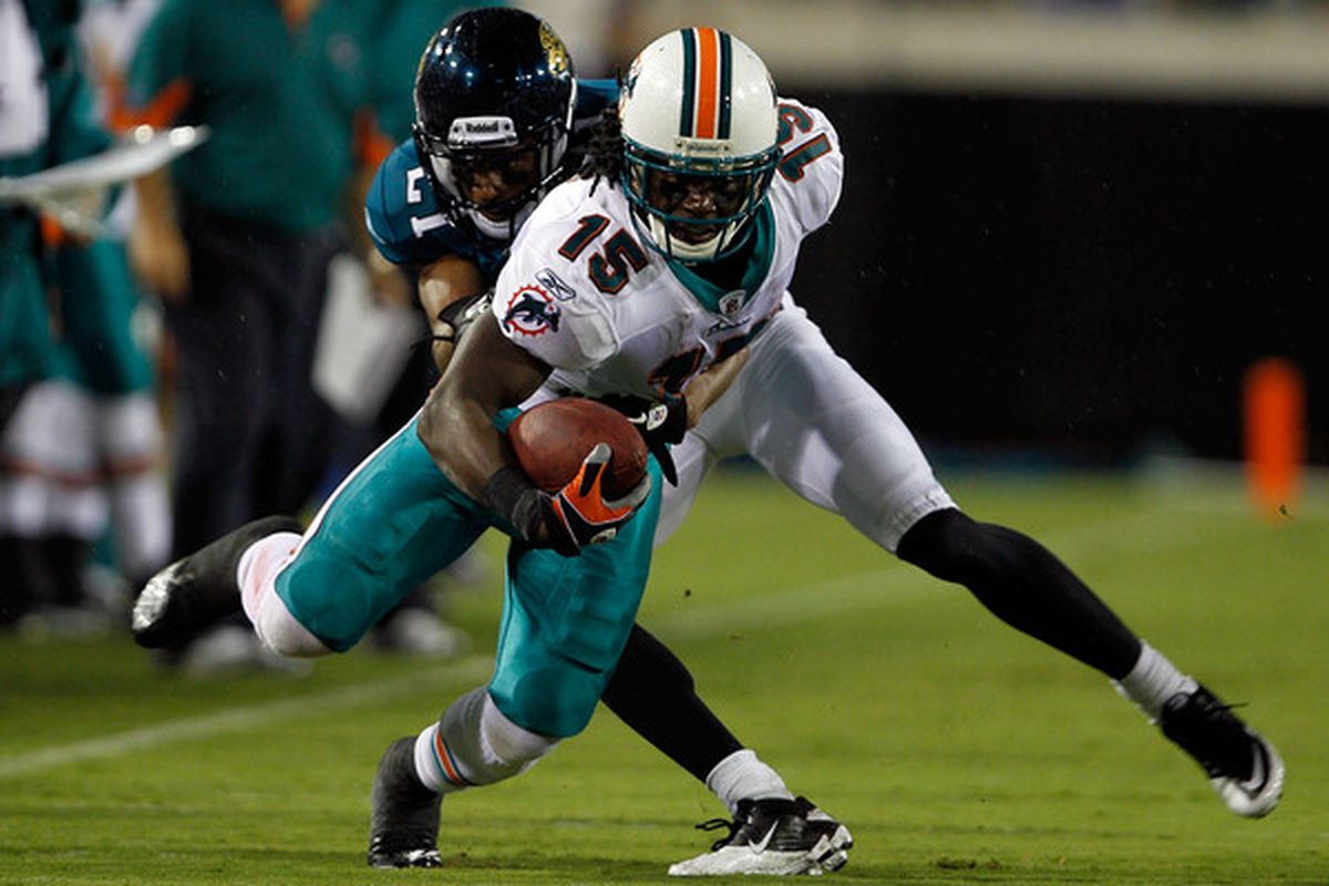 Longtime Fan Favorite Davone Bess May No Longer Be on the Dolphins in the 2013 Season