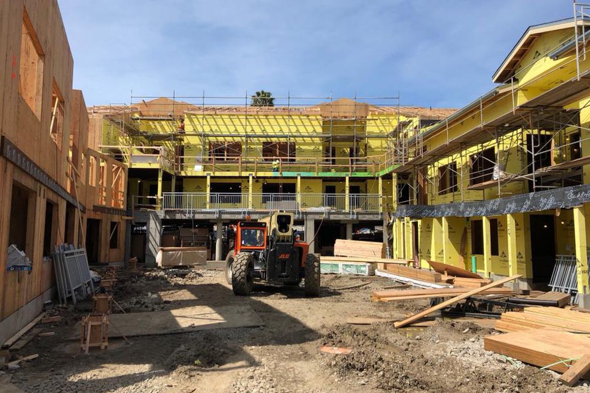 townhomes being constructed in Oakland