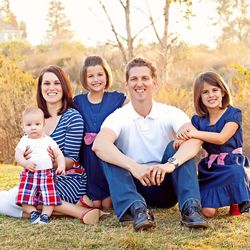Stephanie Williams McKnight, California Young Mother of the Year, with her husband, Mitch McKnight, son, Garrett (20 months), and daughters, Sarah (7), and Autumn (9). Not pictured is James Tanner, born June 2013.