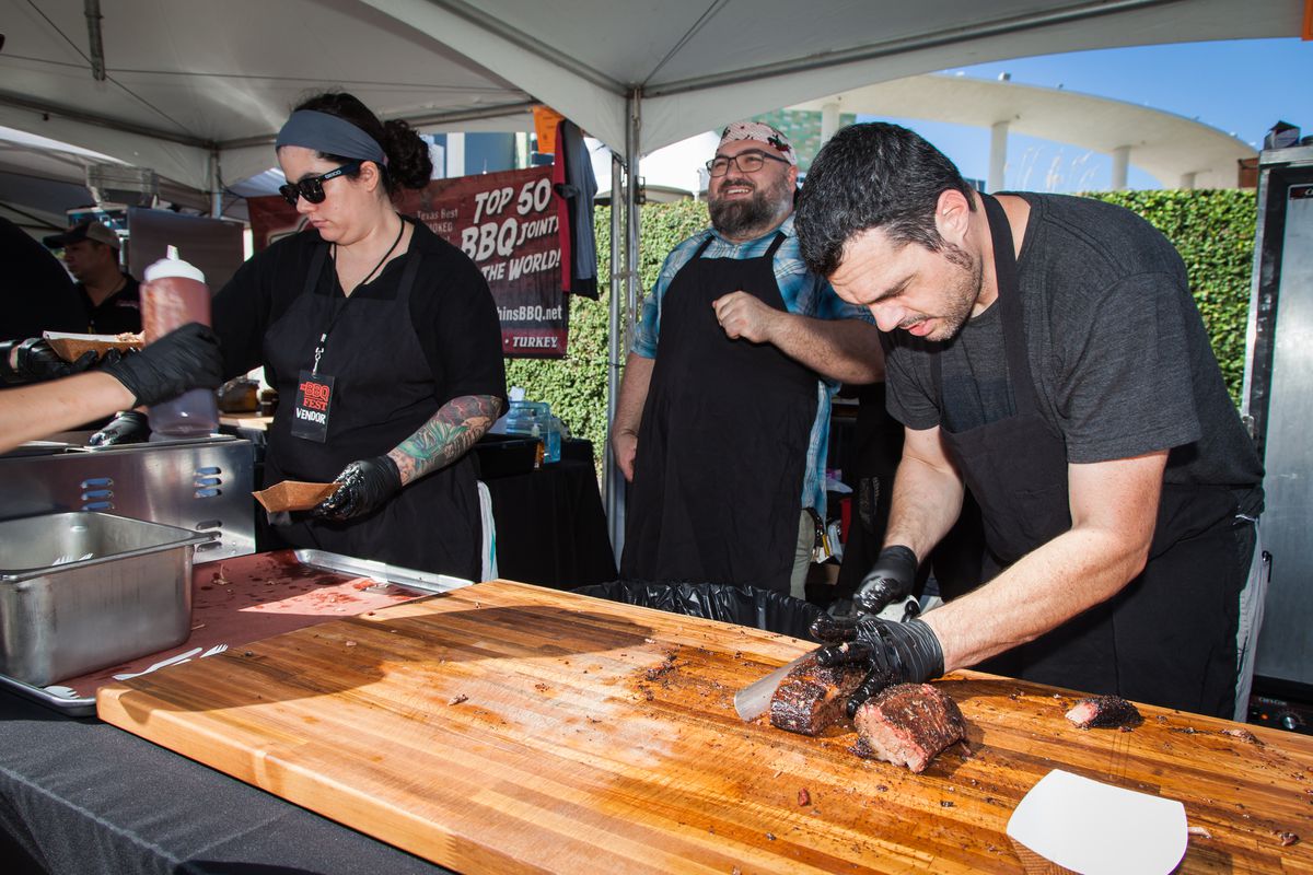 Aaron Franklin slicing brisket at the Texas Monthly Barbecue Festival in 2016