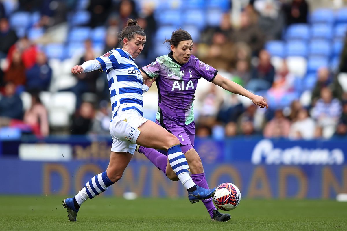 Rachel Williams and Deanna Cooper fight for the ball during Reading Women v Tottenham Hotspur Women - Barclays FA Women’s Super League