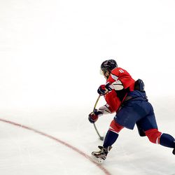 Ovechkin Bends Stick on Shot