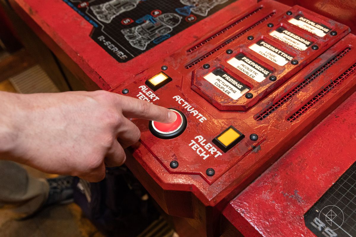 Star Wars: Galaxy’s Edge - Charlie pressing the activate button at the droid workstation