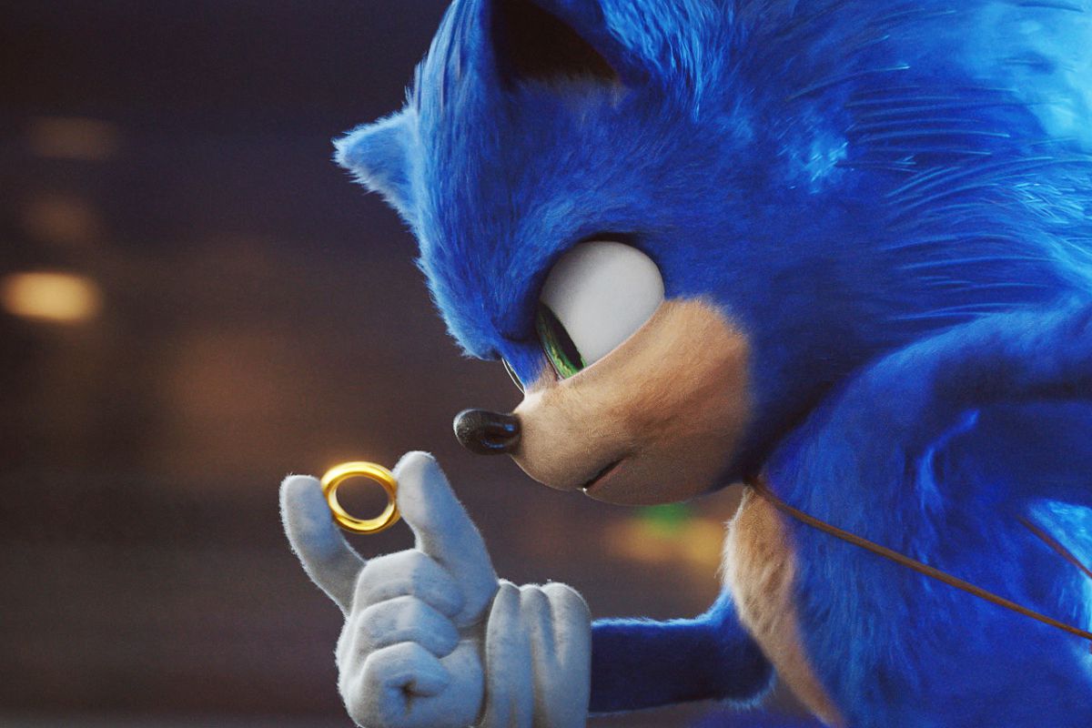 sonic holds a gold ring as he runs real fast