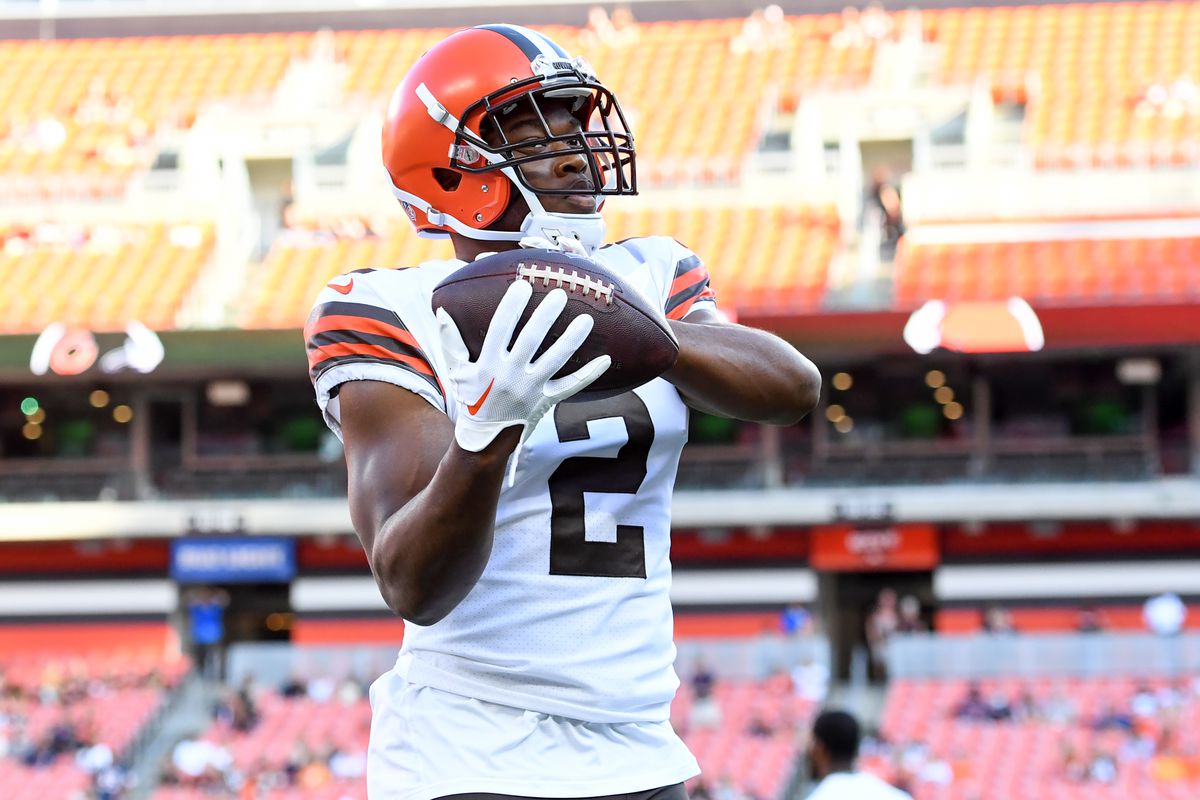 CLEVELAND, OH - AUGUST 27: Amari Cooper #2 of the Cleveland Browns warms up prior to a preseason game against the Chicago Bears at FirstEnergy Stadium on August 27, 2022 in Cleveland, Ohio.