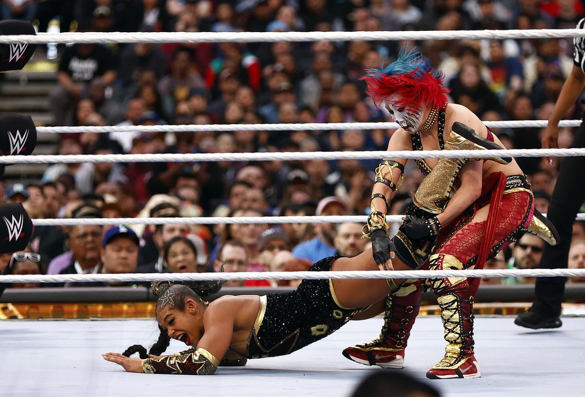 Bianca Belair wrestles Asuka for RAW Women’s Title Match during WrestleMania Goes Hollywood at SoFi Stadium on April 02