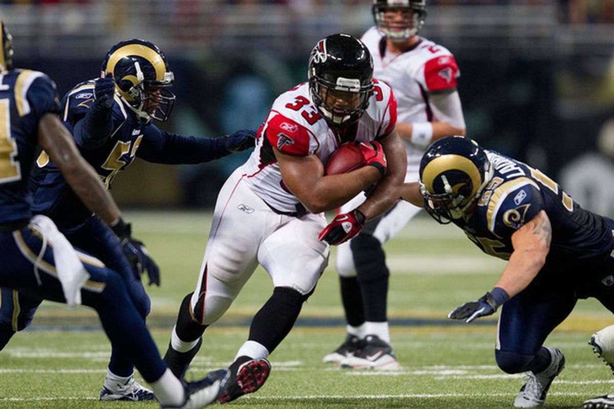 ST. LOUIS - NOVEMBER 21: Michael Turner #33 of the Atlanta Falcons rushes against the St. Louis Rams at the Edward Jones Dome on November 21 2010 in St. Louis Missouri.  The Falcons beat the Rams 34-17.  (Photo by Dilip Vishwanat/Getty Images)