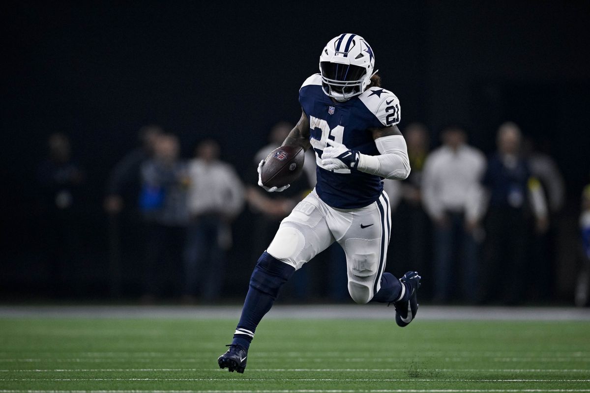 Dallas Cowboys running back Ezekiel Elliott (21) runs for a first down against the New York Giants during the first quarter at AT&amp;T Stadium.
