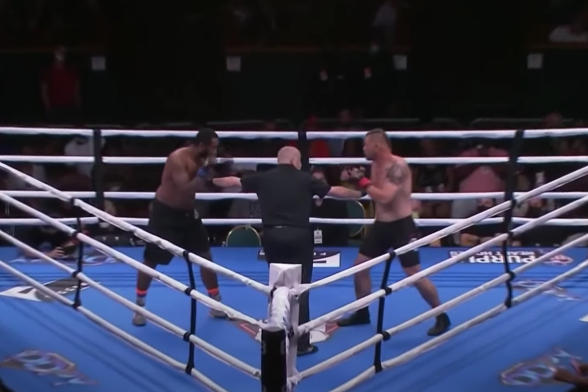 A likely visual of Triad Combat’s triangular ring | Taken from Dada 5000’s BYB Extreme bare-knuckle boxing 