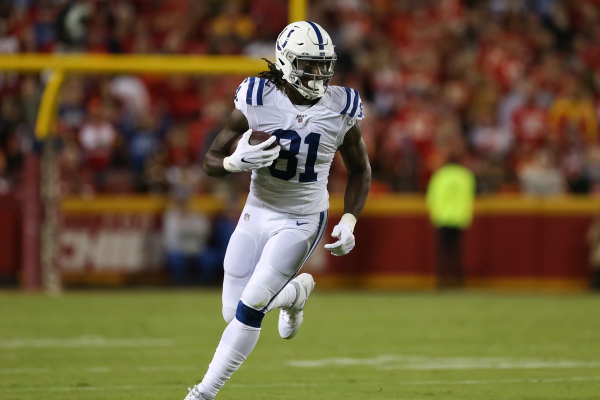 Indianapolis Colts tight end Mo Alie-Cox (81) runs after the catch for a 10-yard gain in the second quarter of an NFL matchup between the Indianapolis Colts and Kansas City Chiefs on October 6, 2019 at Arrowhead Stadium in Kansas City, MO.