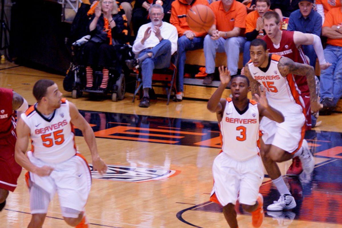 Roberto Nelson and Ahmad Starks led the way as Oregon St. made a run at Washington St., combining for 31 points, but it wasn't quite enough.