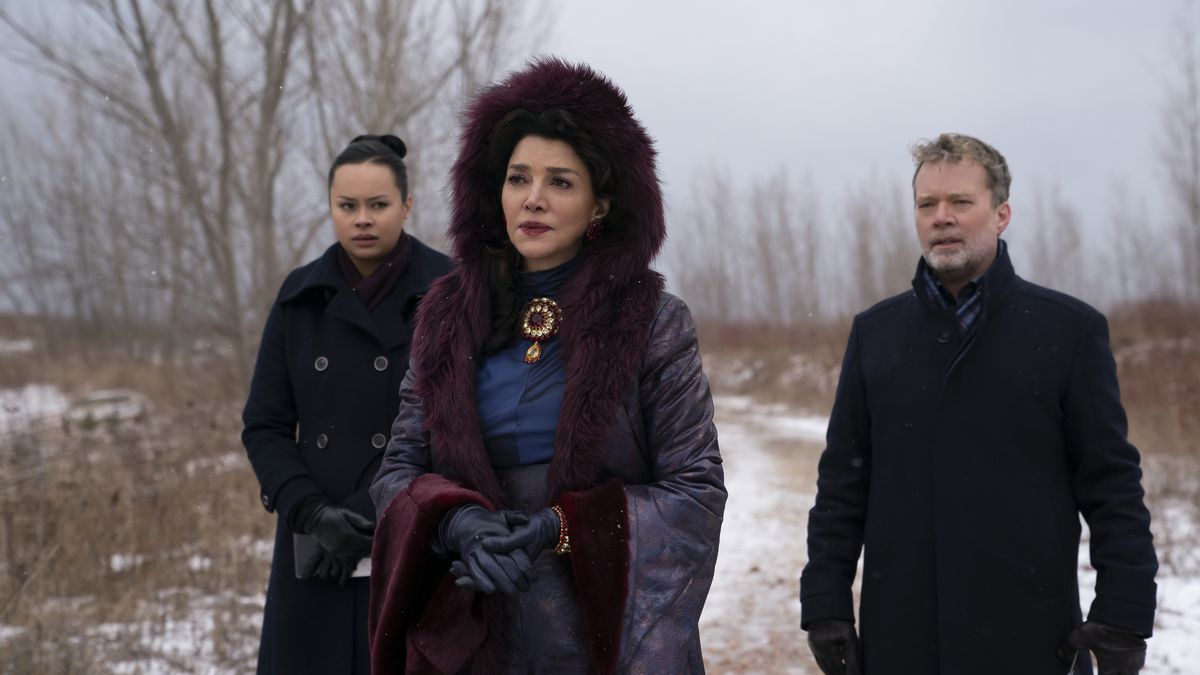 Three characters from The Expanse standing at Earth looking at wreckage (not pictured) from a comet in a still from season 6 of The Expanse