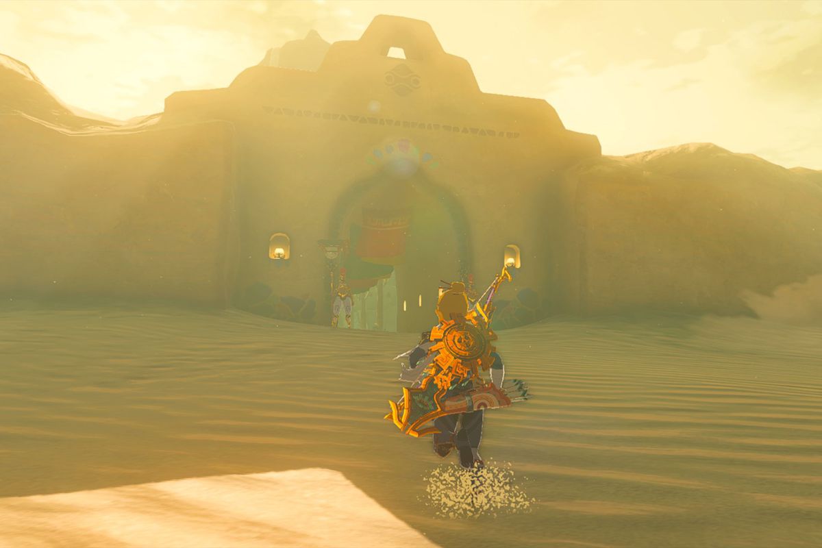 Link approaches the Gerudo Town gates once the town has refilled and the sandstorm has been quelled in Tears of the Kingdom