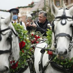 Utah Utes head coach Kyle Whittingham flash a “U” during a parade at Disneyland in Anaheim, Calif., on Monday, Dec. 27, 2021, as part of events leading up to the Rose Bowl.