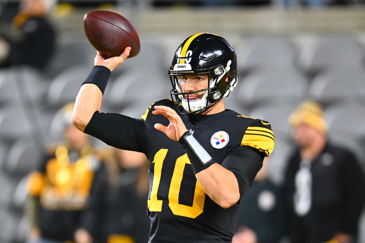 Quarterback Mitch Trubisky #10 of the Pittsburgh Steelers warms up before the game between the New England Patriots and Pittsburgh Steelers at Acrisure Stadium on December 07, 2023 in Pittsburgh, Pennsylvania.