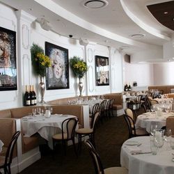 The dining room at Bagatelle.