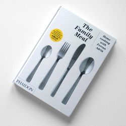 <a href="http://eater.com/archives/2011/09/29/first-look-at-ferran-adrias-the-family-meal.php" rel="nofollow">First Look at Ferran Adria's Cookbook The Family Meal</a><br />