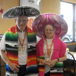 <a href="http://eater.com/archives/2011/07/21/texas-couple-is-visiting-all-722-whataburger-locations.php" rel="nofollow">Texas Couple Making 10-State Tour of All 722 Whataburgers</a><br />