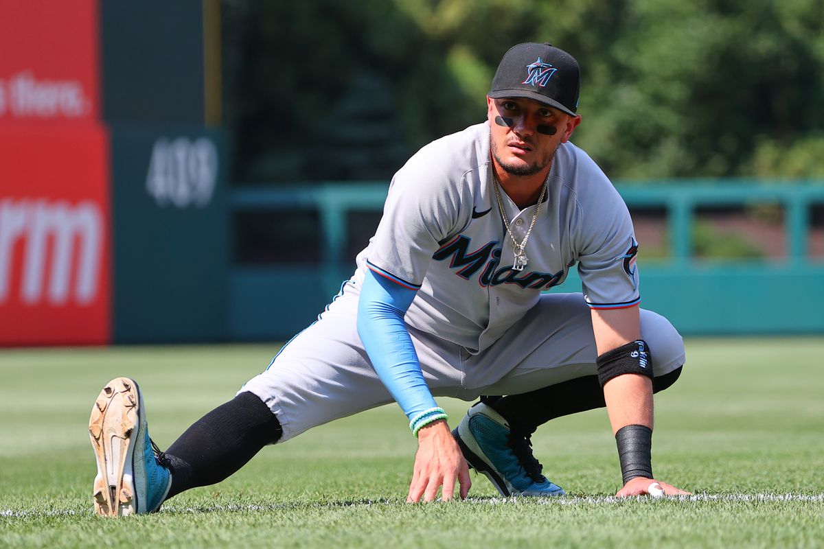 Miami Marlins shortstop Miguel Rojas (19) warms up prior to Game 1 of the doubleheader between the Philadelphia Phillies and the Miami Marlins