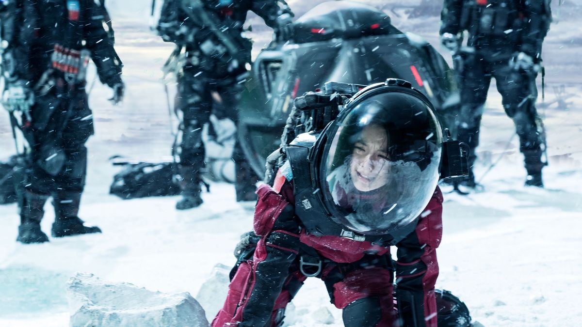 Zhao Jinmai as a despairing Han Duoduo in a space suit in The Wandering Earth.
