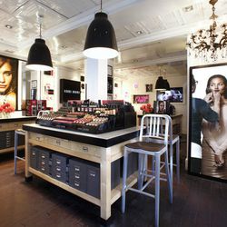<span class="credit">Photo <a href="http://everythingbobbi.com/blog/2012/09/21/pop-up-shop/bobbi-brown-paris-store-2/">via</a>.</span><br />
<b>Bobbi Brown Studio, Paris</b><br />
Maybe you forgot all of your makeup in the bathroom of CDG after an excru