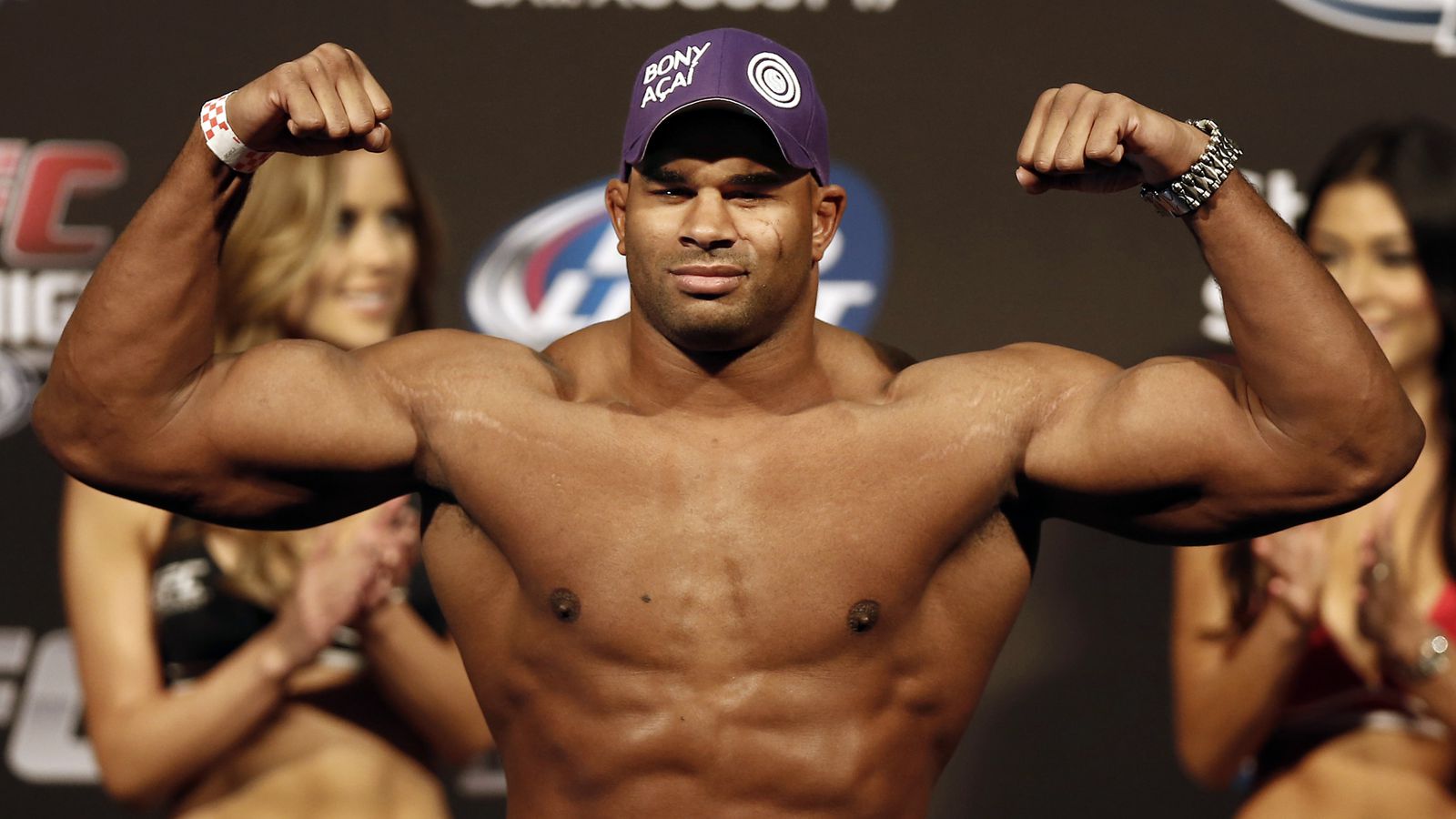 Video: UFC heavyweight Alistair Overeem gains 37 pounds in seven days