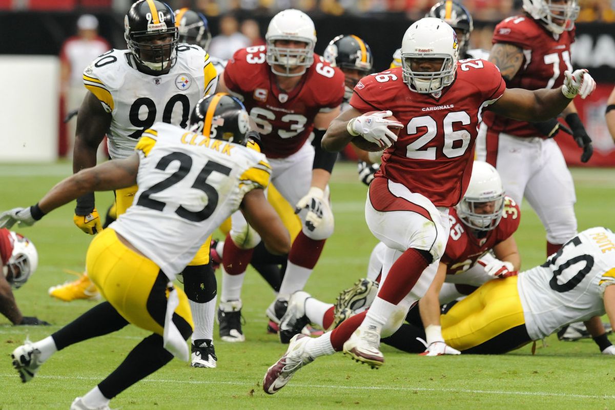 GLENDALE, AZ - OCTOBER 23:  Beanie Wells #26 of the Arizona Cardinals runs the ball up field against the Pittsburgh Steelers at University of Phoenix Stadium on October 23, 2011 in Glendale, Arizona.  (Photo by Norm Hall/Getty Images)