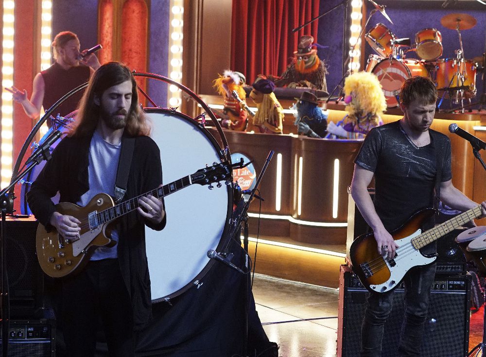 Imagine Dragons performs on The Muppets.