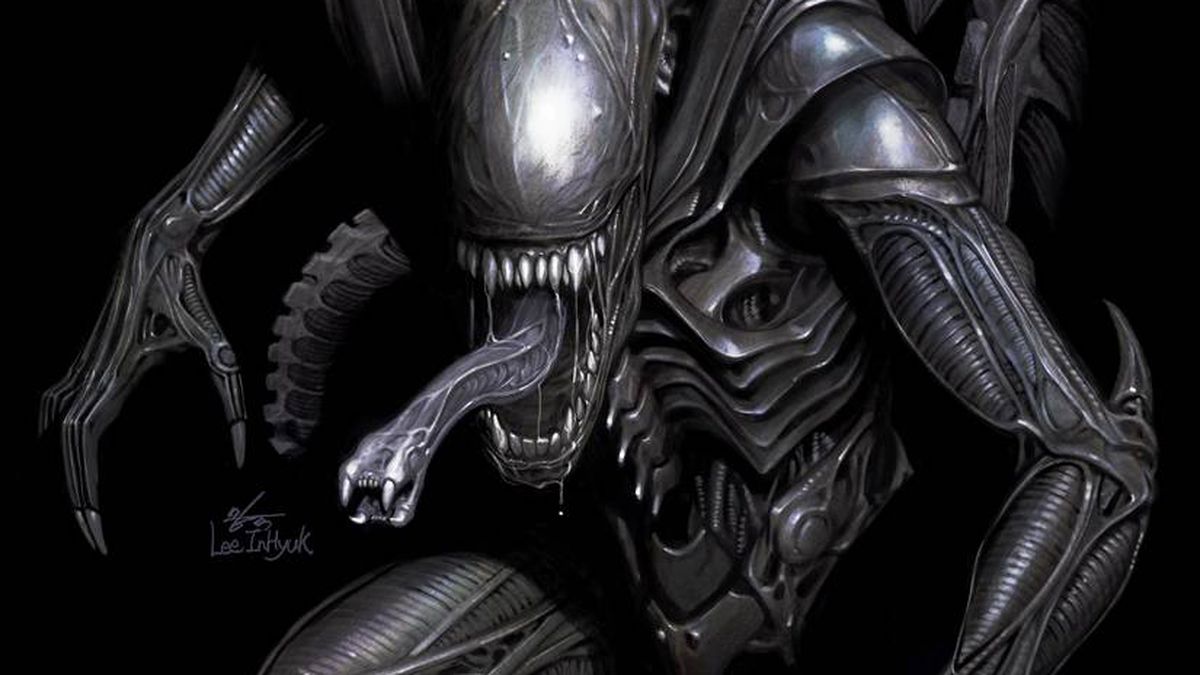 A xenomorph alien snarls at the camera on a black background, on the cover of Alien #1, Marvel Comics (2021).