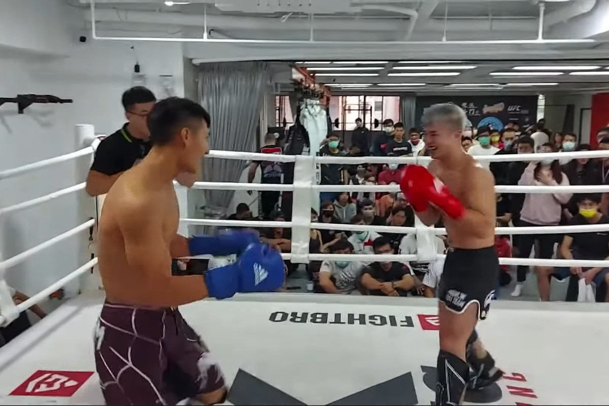A Jeet Kune Do fighter (blue gloves) faces off against a kickboxer in a full contact sparring match.