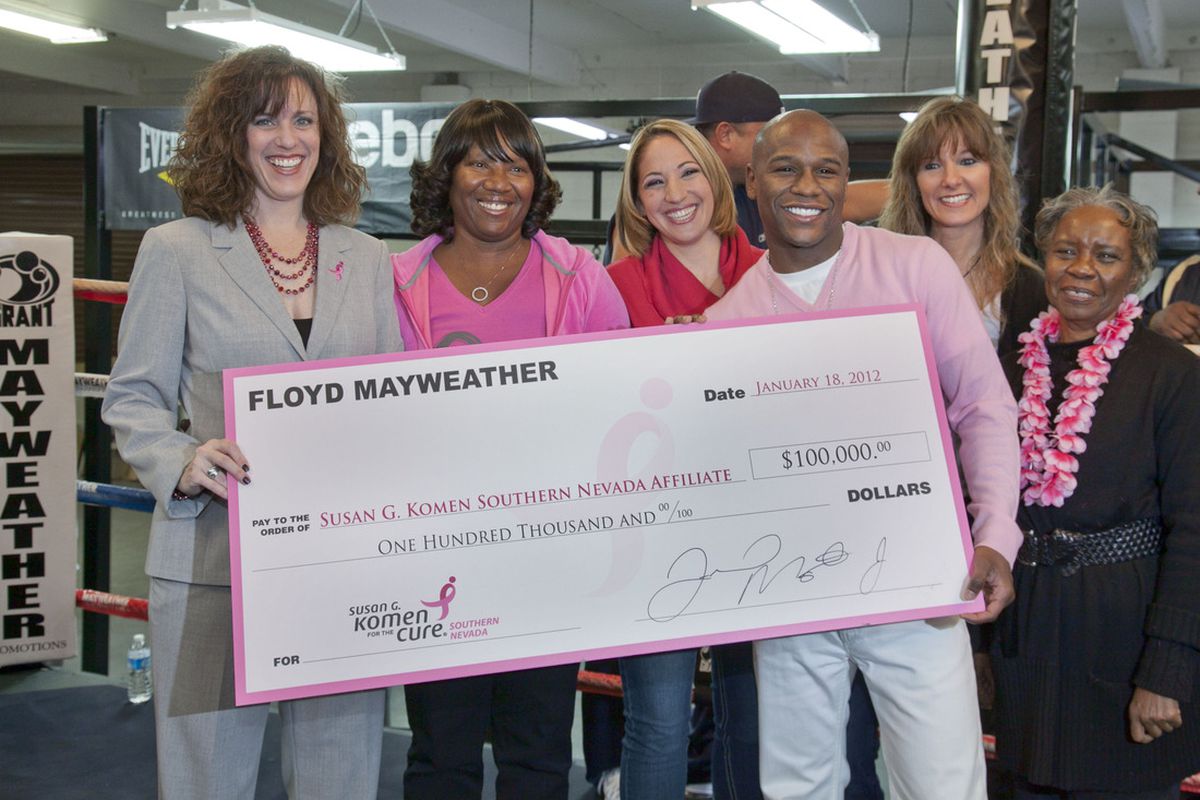 Floyd Mayweather Jr donated $100,000 to the Southern Nevada Affiliate of Susan G. Komen for the Cure. (Photo by Linda Quackenboss/<a href="http://www.lindaqphotography.com/" target="new">Linda Q Photography</a>)