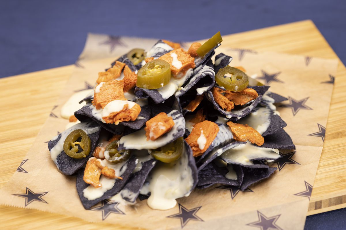Blue corn tortilla chips are topped with jalapeno jack queso and Sweet Earth’s plant-based chicken tossed in buffalo sauce and finished off with pickled jalapenos.