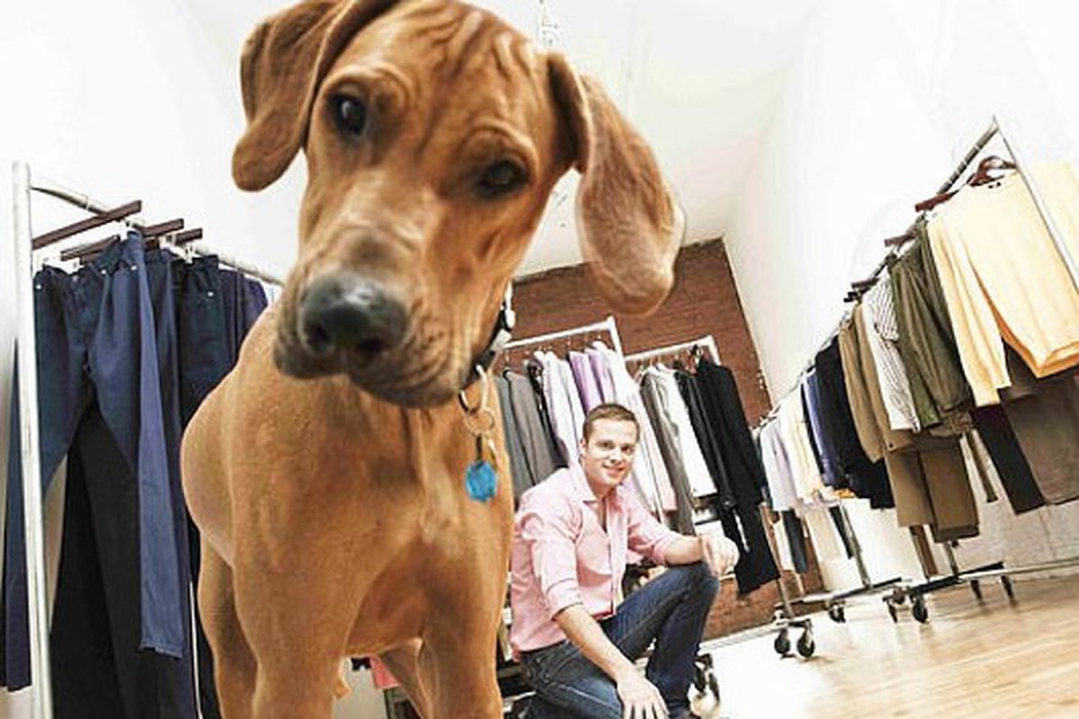 Simon Spurr, background, with his dog Apollo, image via <a href="http://www.nypost.com/p/entertainment/fashion/fashion_week/item_e26dG2k0DxocuLLXNYjMXJ?photo_num=2">NY Post</a>