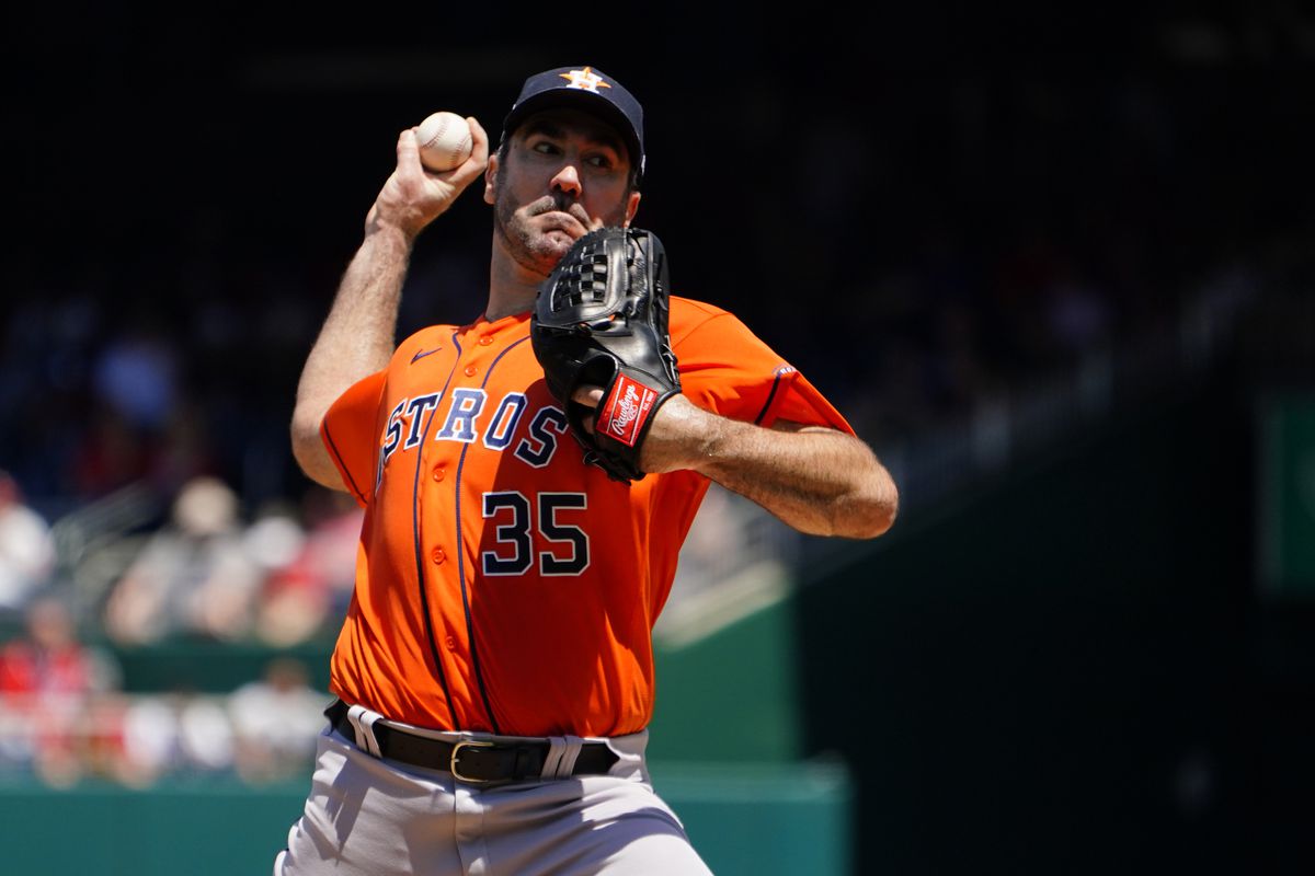 Houston Astros pitcher Justin Verlander (35) delivers a pitch against the Washington Nationals during the ninth inning at Citi Field.