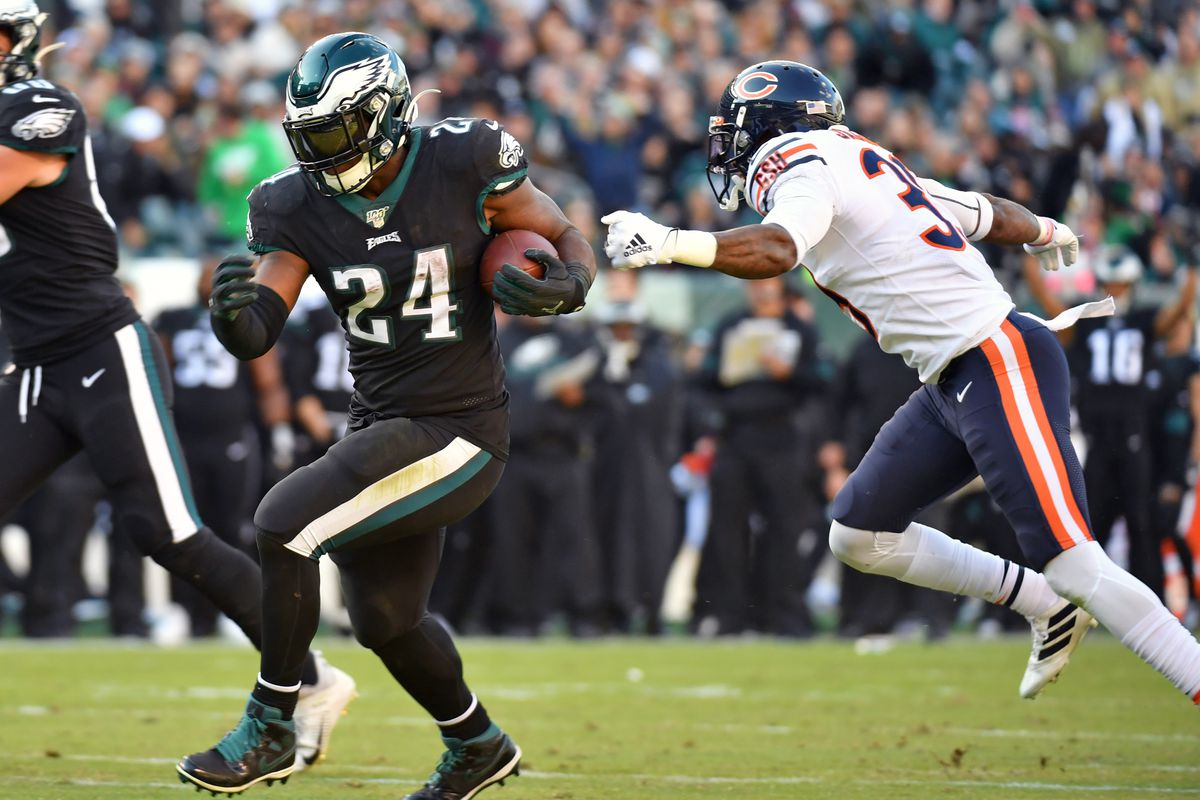 Philadelphia Eagles running back Jordan Howard scores on a 13-yard touchdown run against the Chicago Bears during the third quarter at Lincoln Financial Field.
